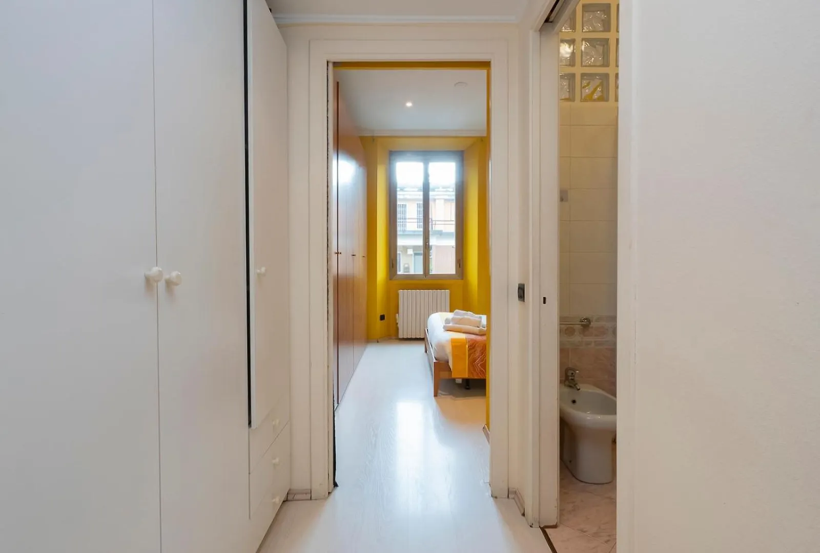 Xenia Apartments - Colorful Apartment In Fiera Area Milano