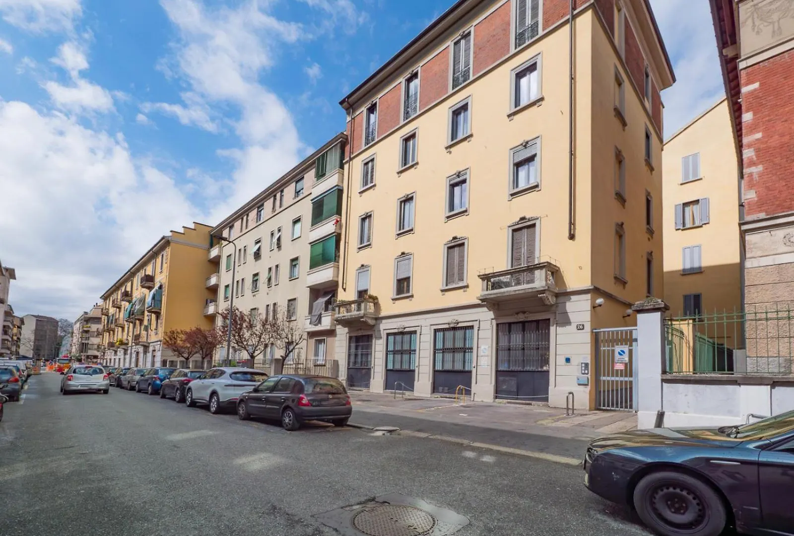 Xenia Apartments - Colorful Apartment In Fiera Area Milano