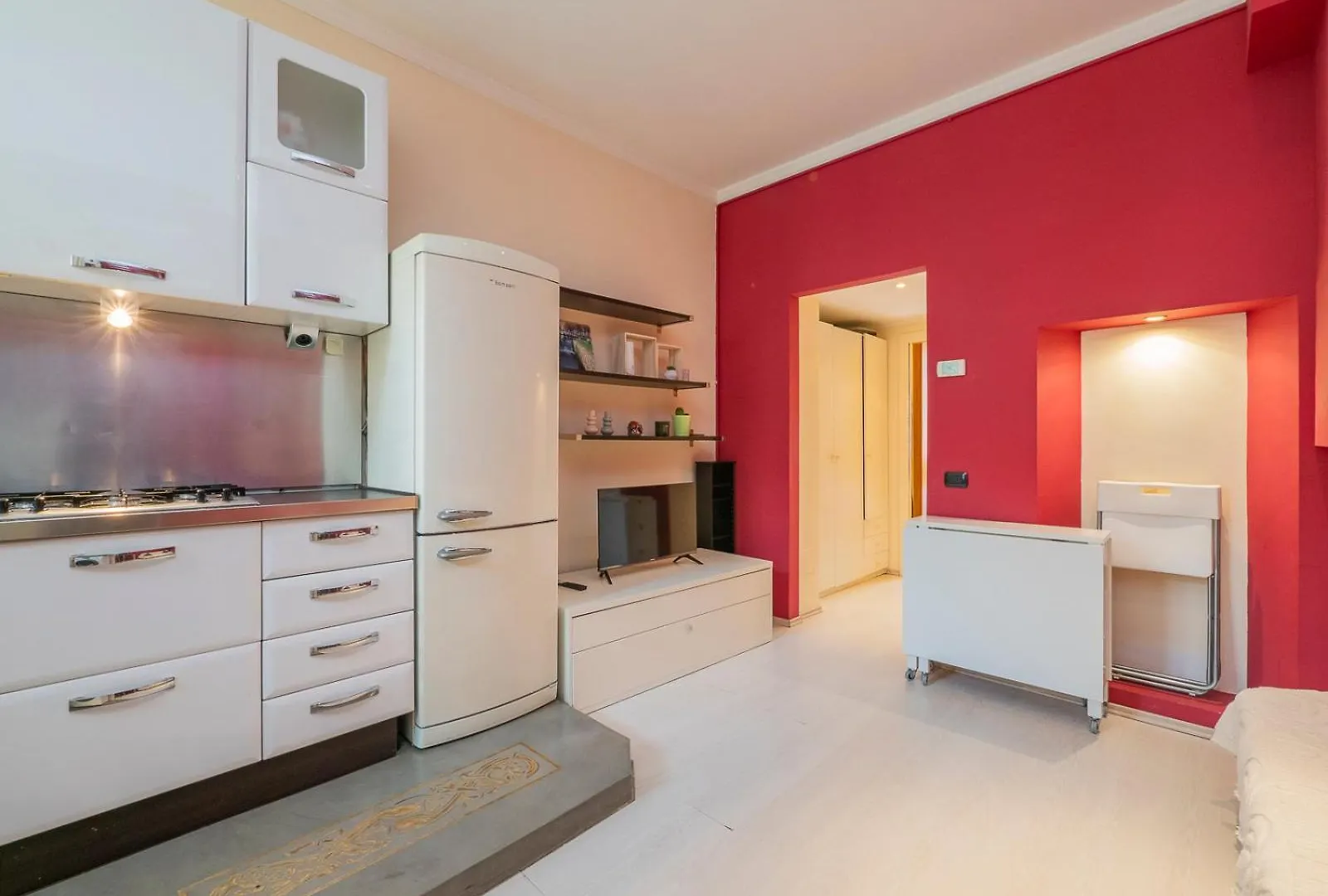 Xenia Apartments - Colorful Apartment In Fiera Area Milan