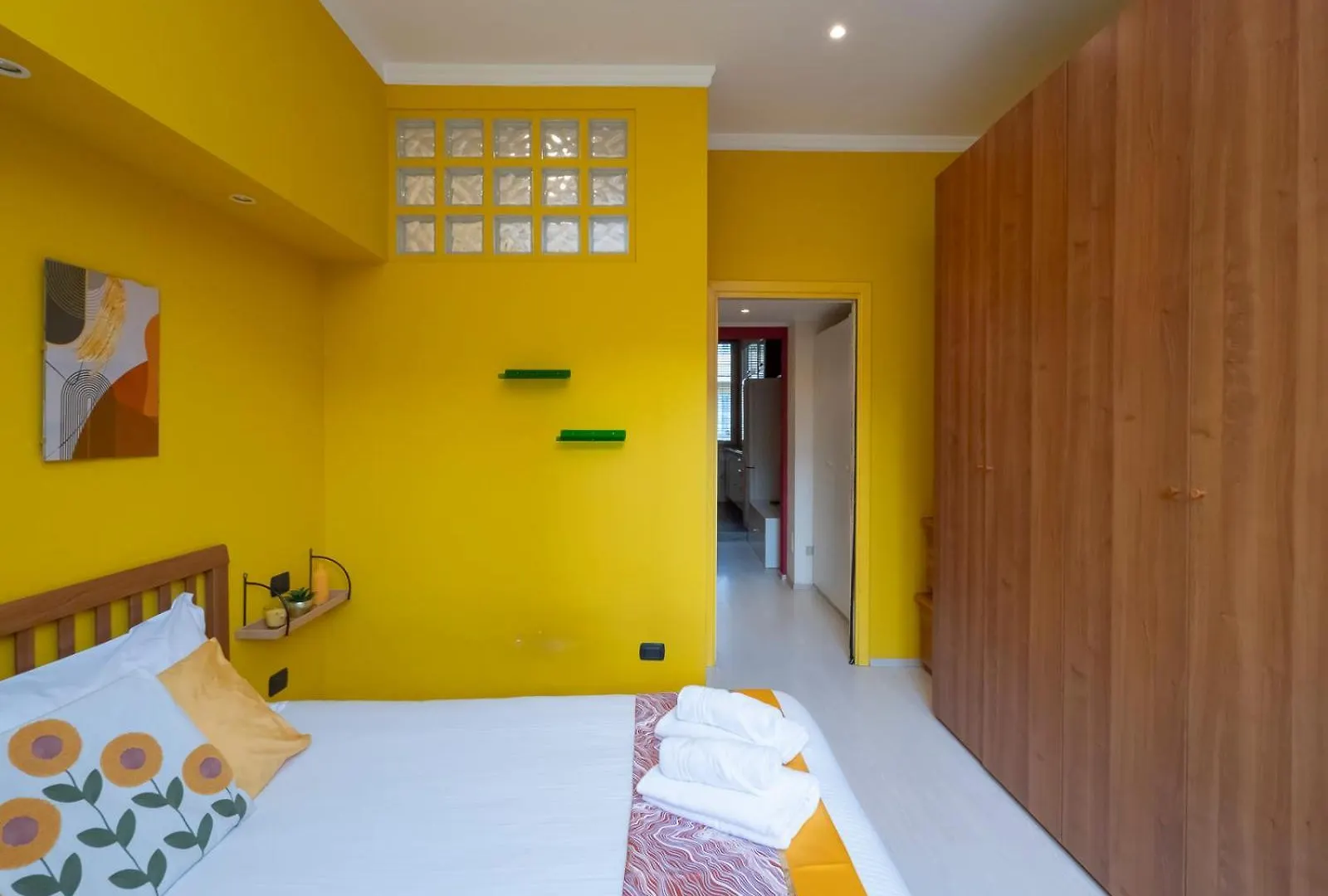 Xenia Apartments - Colorful Apartment In Fiera Area Milan