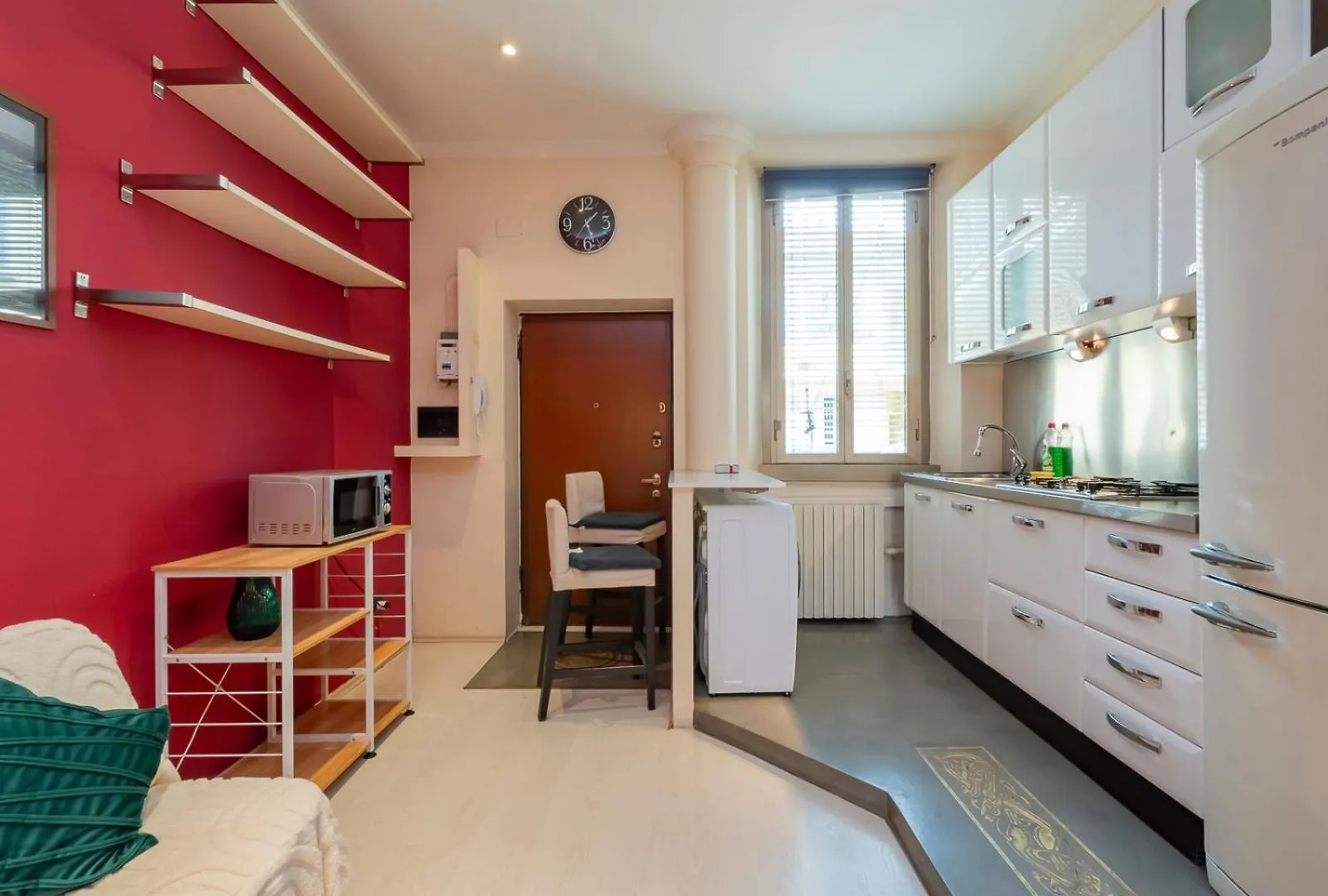 Xenia Apartments - Colorful Apartment In Fiera Area Milan Italy