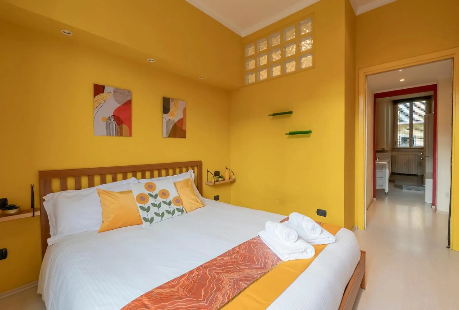 Xenia Apartments - Colorful Apartment In Fiera Area contacts